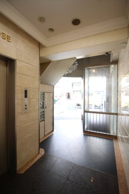 【エントランス】 | ホワイトローズビル