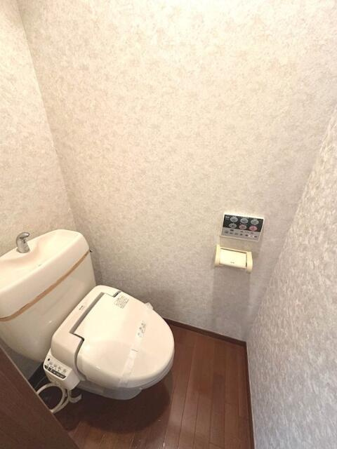 シャワー機能付きトイレ完備