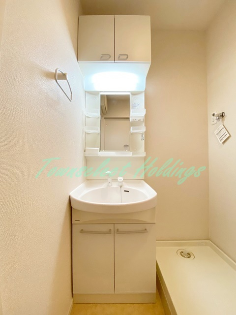 チャインコット湘南の洗面所|明るい洗面所です