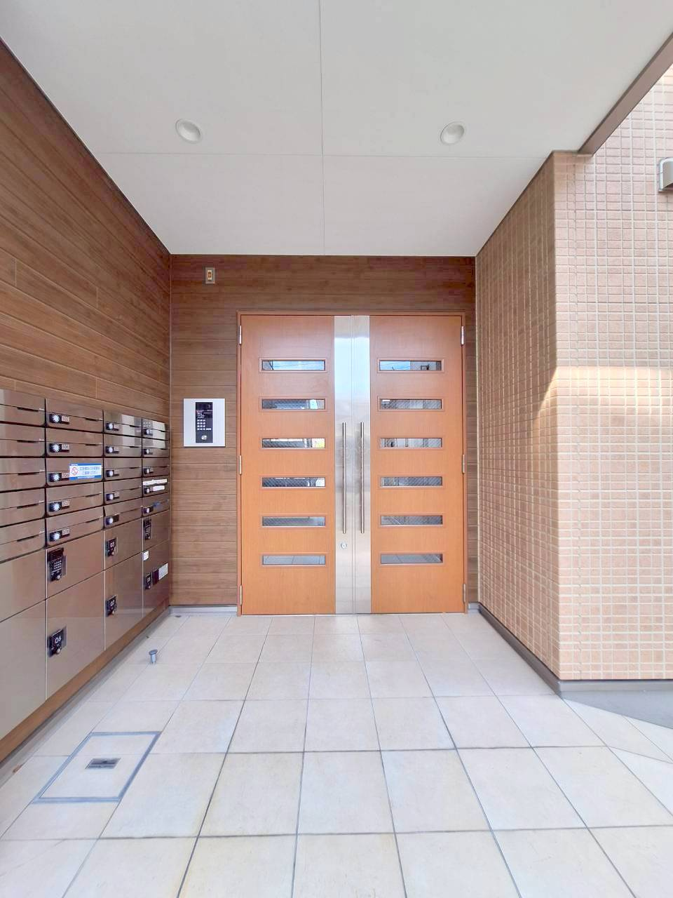 さくら九番館のロビー|オートロック完備