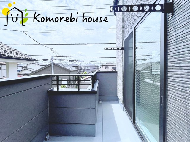 さいたま市北区日進町　1期　新築一戸建て　FiT-A　01のバルコニー|外からの目が気にならないバルコニーで洗濯物が干せます