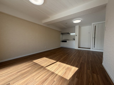 【居間・リビング】 | セザール小平 | 約13.2帖のLDKです。使い勝手の良い壁付けキッチンです(^^♪