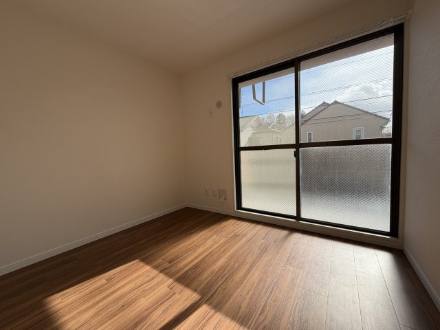 【洋室】 | セザール小平 | 約5.0帖の南側の洋室です。