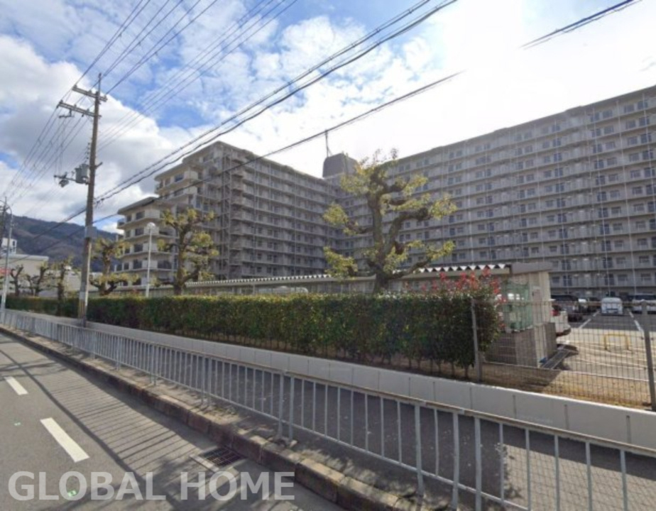 瓢箪山マンションの外観