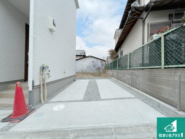 13日(土)14日(日)現地見学可能！　枚方市藤阪元町　限定1邸の駐車場|駐車スペース！散水栓があるので、こまめに愛車を洗えます！