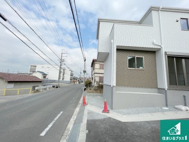 13日(土)14日(日)現地見学可能！　枚方市藤阪元町　限定1邸の前面道路含む現地写真|周辺は閑静な住宅街！前面道路広々で車の出し入れも便利です。駐車が苦手な方でも安心して車庫入れできます！