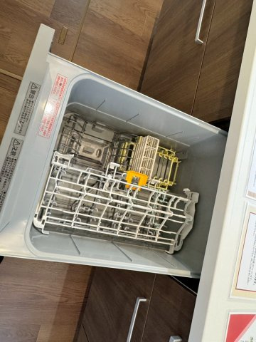 所沢市中富南4丁目中古戸建のその他|場所も取らないビルトイン型の食器洗乾燥機を標準装備。パワフルな洗浄力で頑固な汚れもしっかりと落とします。
