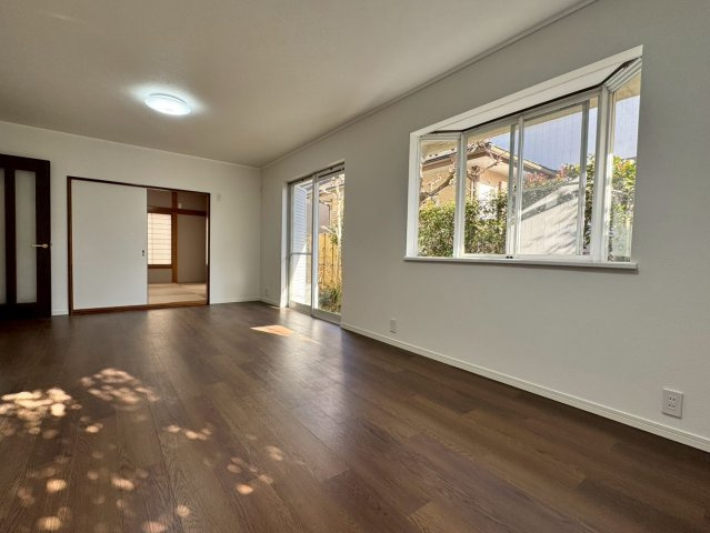 所沢市中富南4丁目中古戸建の居間・リビング