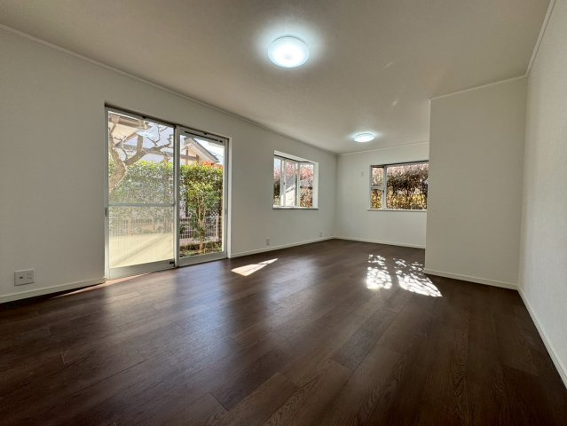所沢市中富南4丁目中古戸建の居間・リビング
