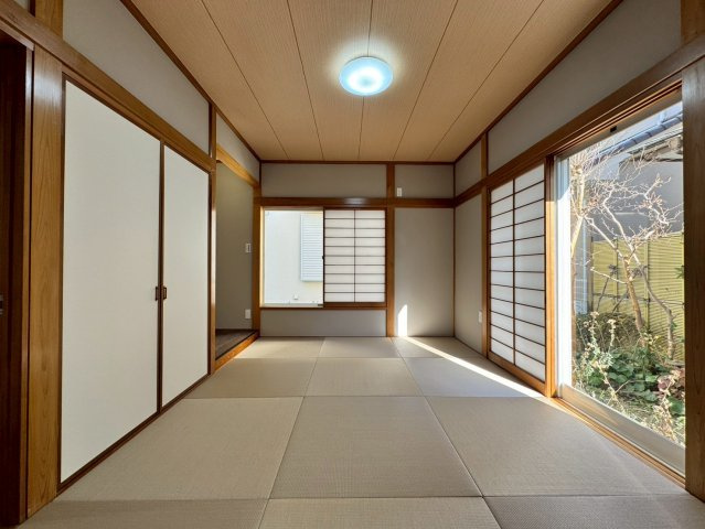 所沢市中富南4丁目中古戸建の和室|LDKに隣接した和室は客間・お昼寝スペース・家事室など多目的に使える便利な一部屋★家族の暮らしにやさしい間取りです☆
