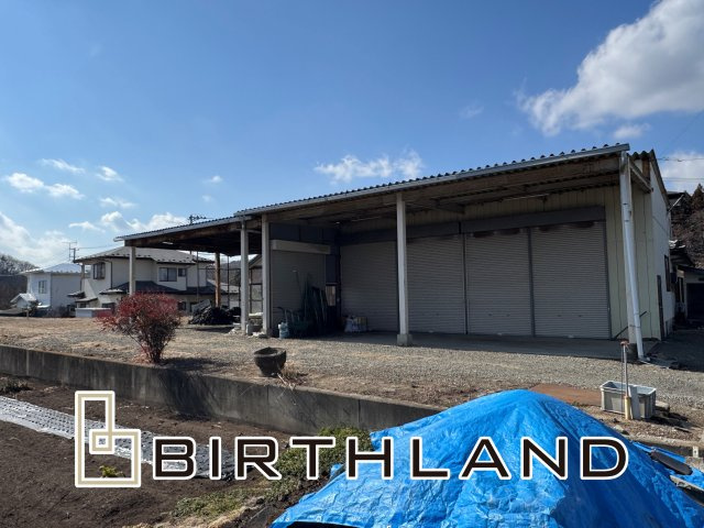 想定年間賃料　180万　想定利回り　15％　鉄骨造の外観