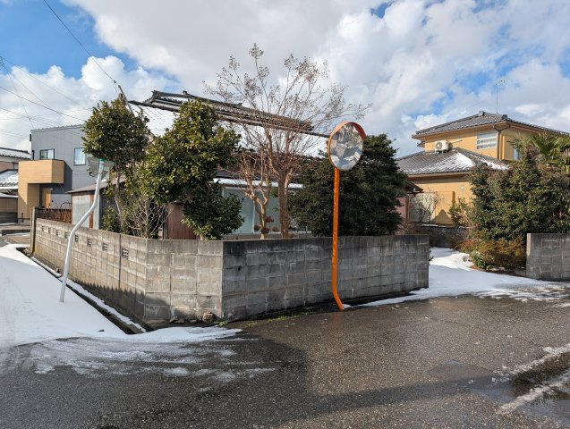 新発田市本町　約52坪の東南角地売地。