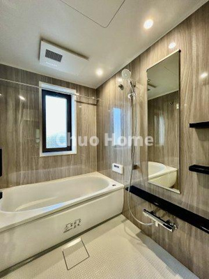 【浴室】 | レクセル篠崎 | 【バスルーム】暖房換気乾燥機付きシステムバスルーム。暖房・冷風・換気・乾燥など、毎日を快適に過ごせるうれしい機能が揃っています。雨の日の洗濯物も安心です。