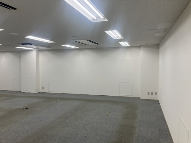 神保町カンナビル　B1Fのロビー