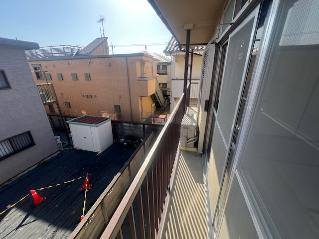 小金井市中町２丁目のアパートのバルコニー