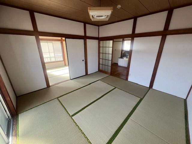 小金井市中町２丁目のアパートの居間・リビング