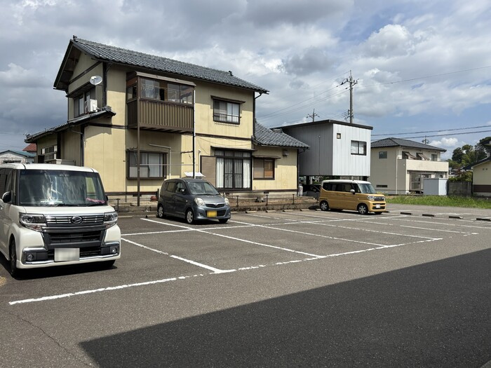 グリーンロード・エル　Ａの駐車場