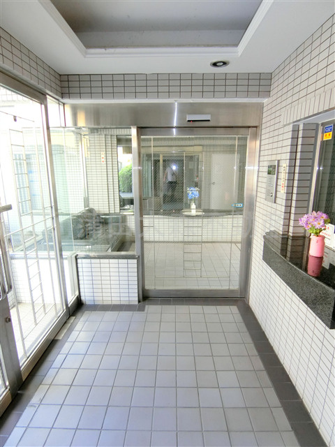 ワコーレ多摩川のエントランス