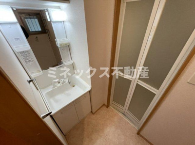 【独立洗面台】 | ユーミーなでしこⅡ | 同タイプのお部屋の写真。現況を優先します。