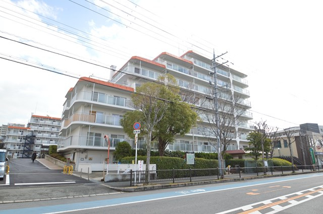 【外観】 | 豊中緑ヶ丘サンハイツ | エイブル売買事業部では、箕面市・豊中市・吹田市・池田市・茨木市・高槻市の北摂エリア全域で、物件のご紹介を致しております。北摂エリアにて購入物件をお探しの際は、当社までお問合せ下さいませ。