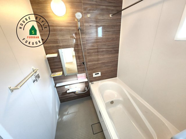 糟屋郡志免町桜丘３丁目第5-２棟（１号棟）の浴室|1日の疲れを癒してくれる広々バスルーム。雨の日のお洗濯にも大活躍な浴室乾燥機付です！