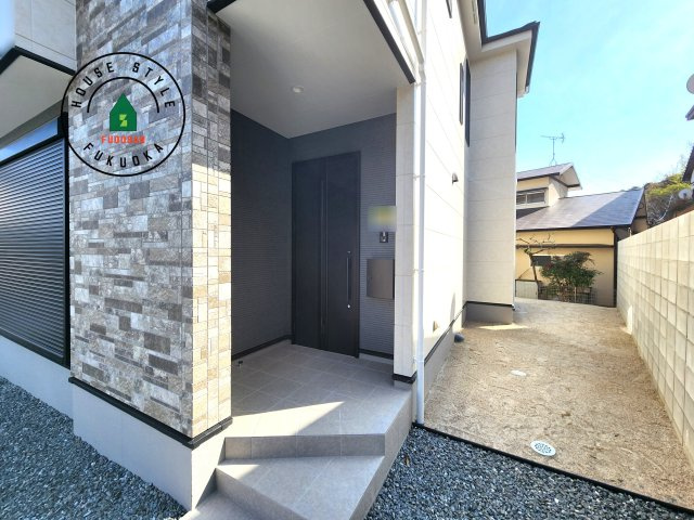 糟屋郡志免町桜丘３丁目第5-２棟（１号棟）の玄関|おでかけの時も帰った時も、「我が家」を最初に感じでもらえる素敵な空間に。