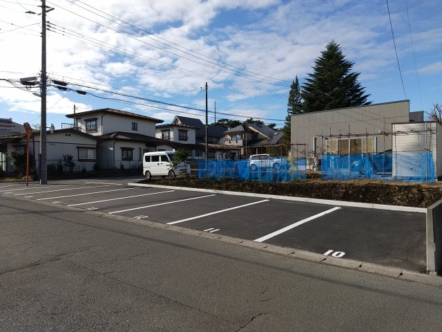 ルミエールGの駐車場