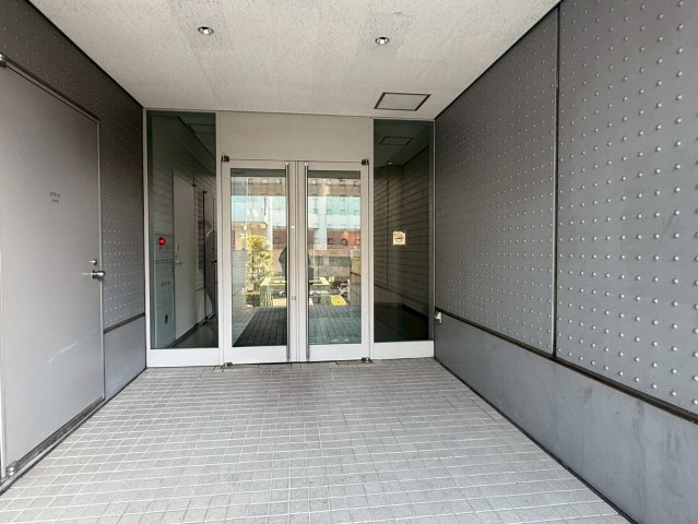 シーバンス　ア・モール　203のエントランス