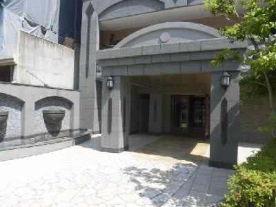 エステムプラザ京都四条烏丸のエントランス