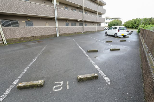 ユーミーハヤミズの駐車場