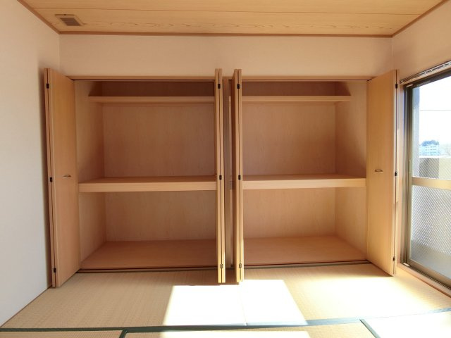 ユーミーハヤミズの収納|南側和室収納