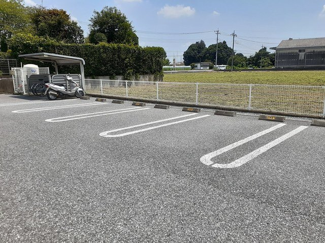 ブランシェントＡの駐車場
