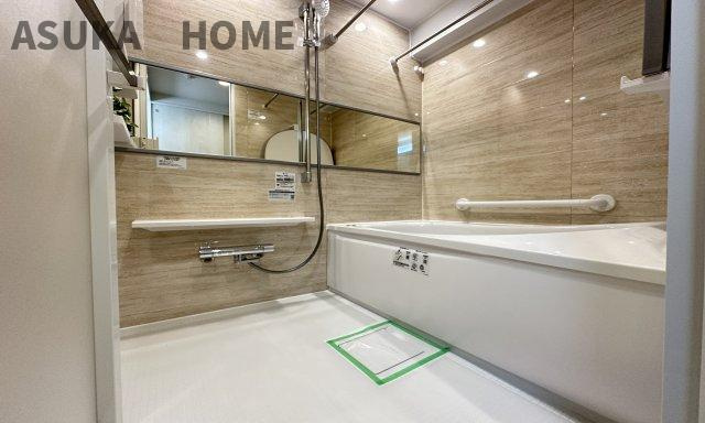 横浜ウェイサイドマンションのキッチン|お料理に力が入りそうな明るいキッチンです。