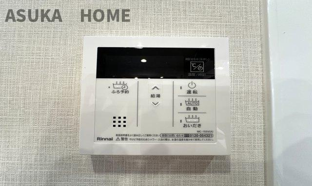 横浜ウェイサイドマンションの独立洗面台|収納たっぷりの洗面化粧台です。