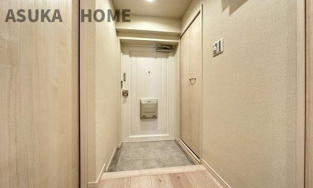 横浜ウェイサイドマンションの洋室|オープンな洋室のクローゼットになります。
