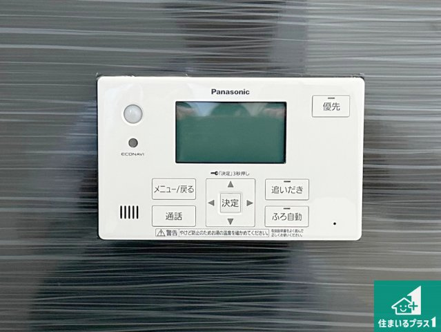 和歌山市井辺　第3期　新築一戸建てのキッチン|リビングと統一感があり、使い勝手のいいキッチン。広々としているので、二人並んで作業が出来ちゃいます。お子様と一緒に色々なお料理に挑戦できるスペースがあります。