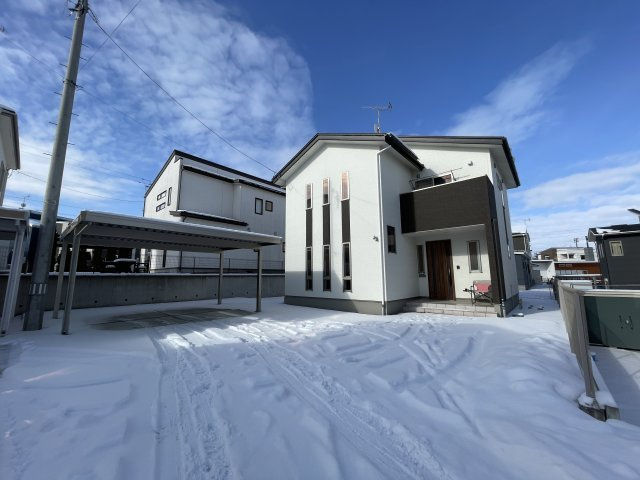 八戸市西白山台4丁目の駐車場