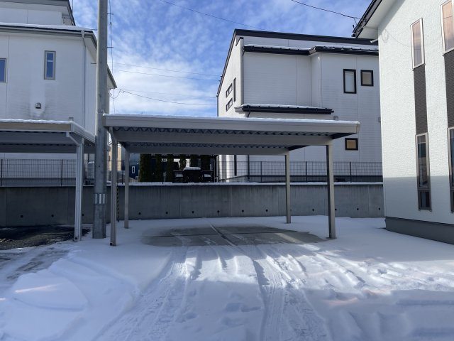 八戸市西白山台4丁目の駐車場