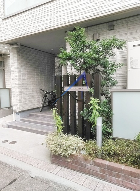 Le lis blanc Ⅰ(ﾙ･ﾘﾌﾞﾛﾝ)のエントランス|エントランスです。