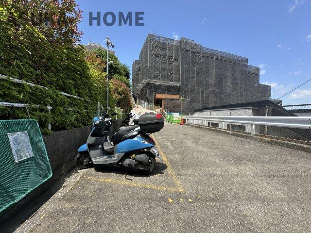 ハイマート横浜のその他|バイク置き場もあり、バイクを使われる方にとっては嬉しい設備です。