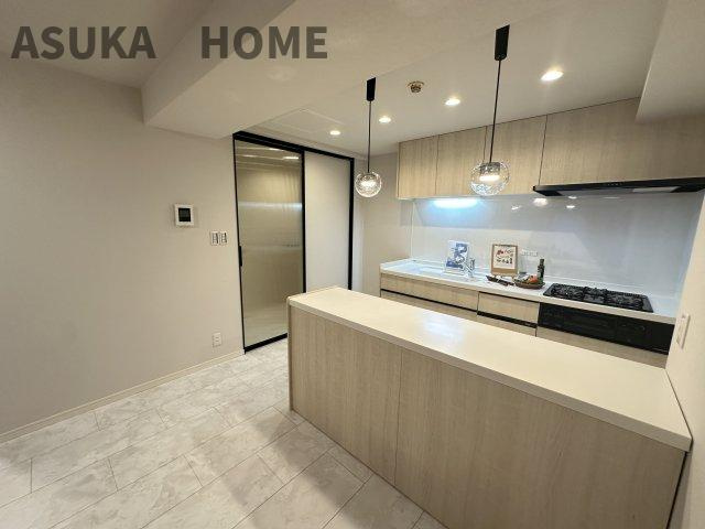 ハイマート横浜のキッチン|キッチン横にバス、トイレがあり、水回りが集中しているので家事動線がよく使い心地がよさそうです。