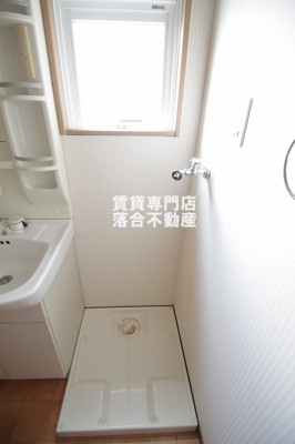 【設備】 | ENARIBLDⅢ | 洗濯機置場