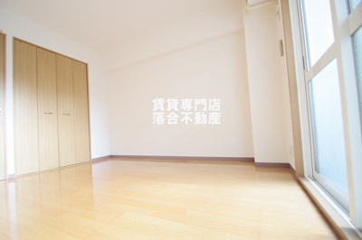 【寝室】 | ENARIBLDⅢ | 使い勝手のいいお部屋