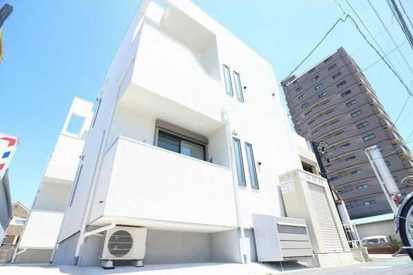 GRANDTIC青山の外観