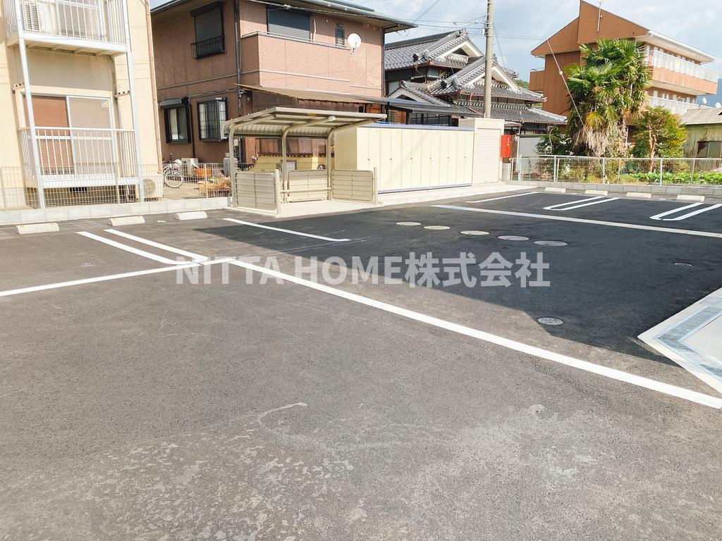 Ｅｌｅｖｅｎタカのエントランス|敷地内に駐車場があります！