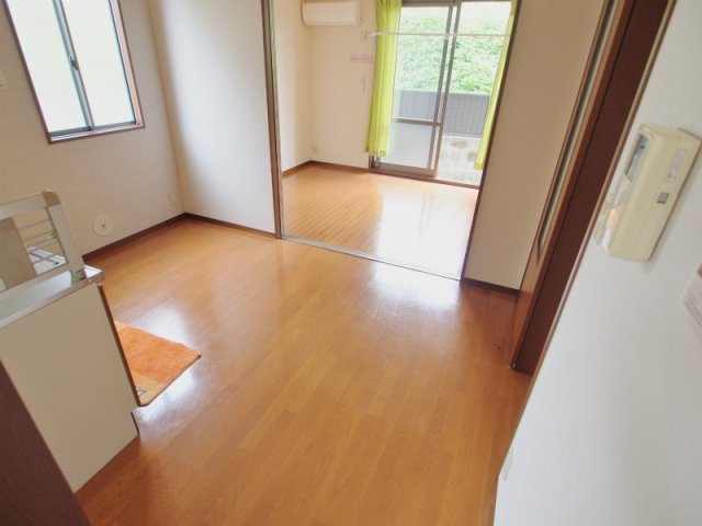 グルーンせせら　Ｃ棟の居間・リビング|※同じ間取りの別部屋のお写真です※