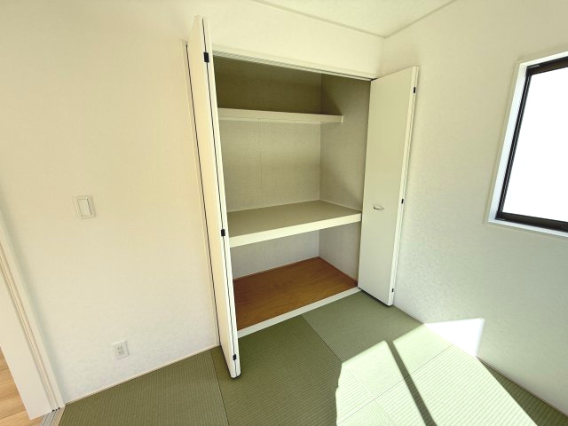 クレイドルガーデン高崎市箕郷町白川第2　4号棟の収納|廊下収納もついてます。