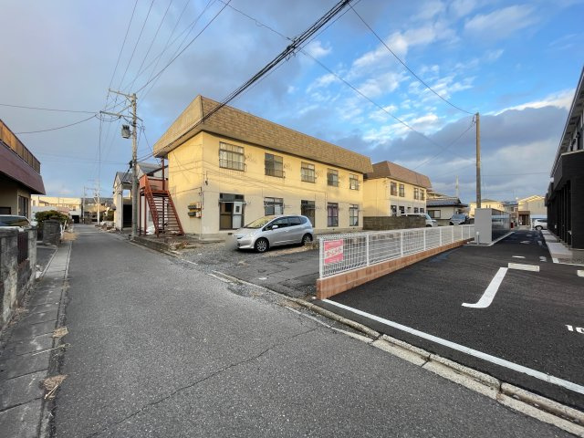 想定年間賃料　240万　想定利回り　11.4％　木造の周辺