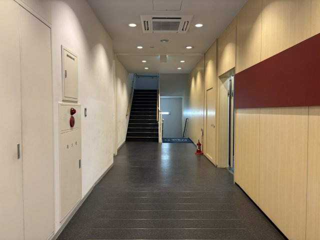 東京高速道路　北数寄屋ビル　１F・２Fのロビー