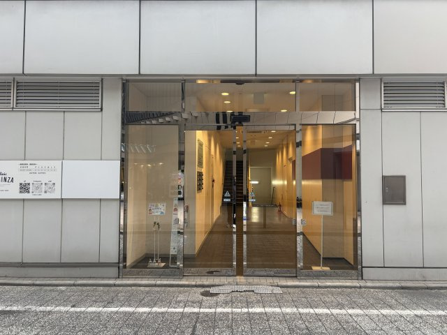 東京高速道路　北数寄屋ビル　１F・２Fのエントランス